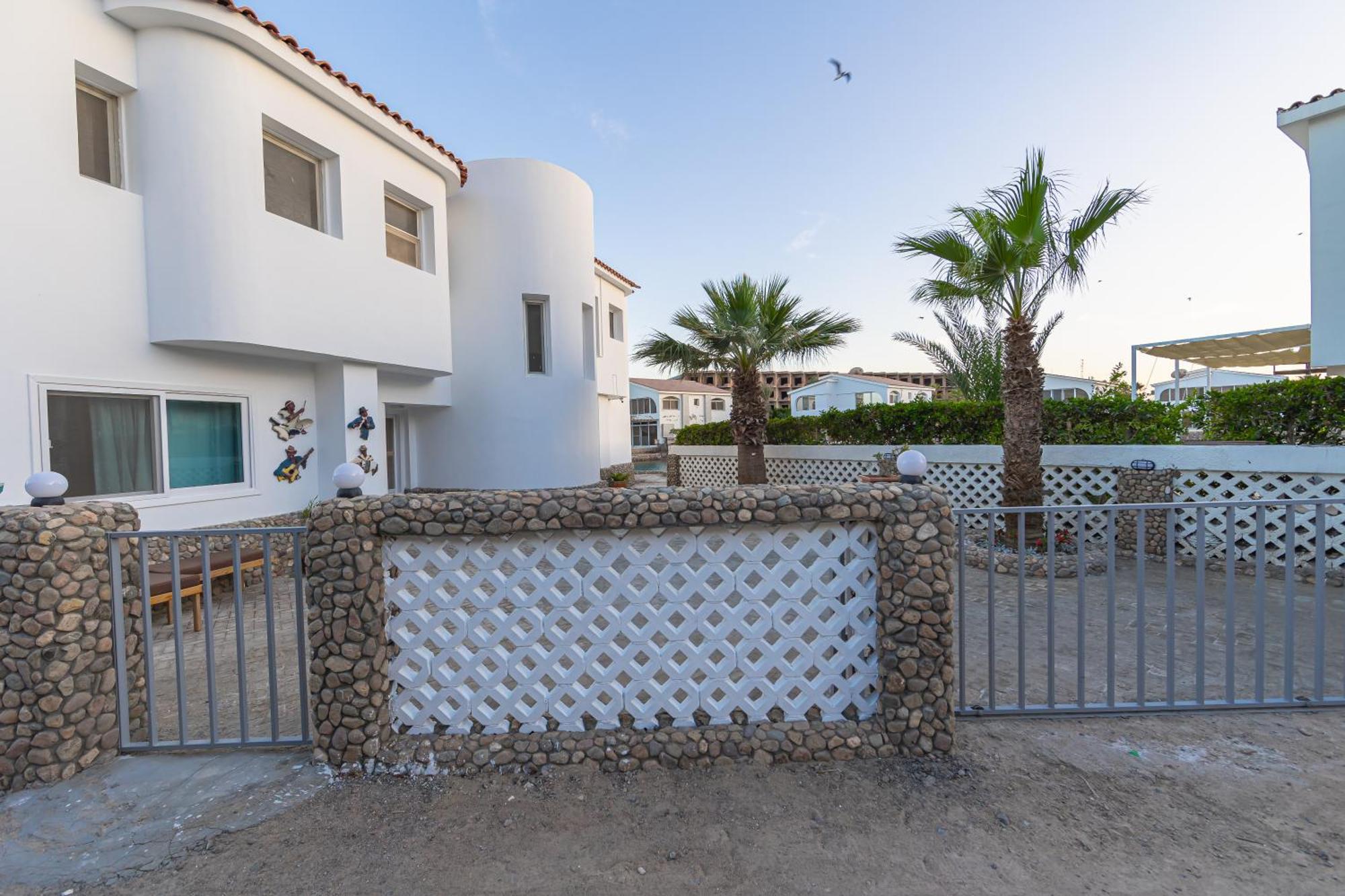 Aden Beach - Sea View Room With Beach Access In Villa Хургада Екстер'єр фото